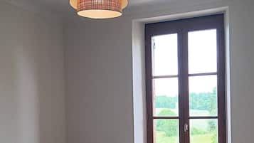 4 bedrooms, Internet, bed sheets, wheelchair access
