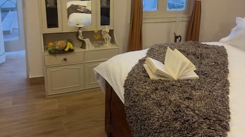 4 bedrooms, iron/ironing board, WiFi, bed sheets