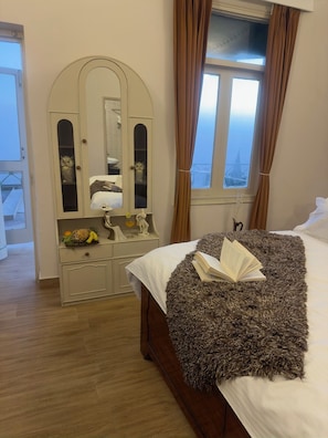 4 habitaciones, tabla de planchar con plancha, wifi y ropa de cama