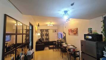 Condo, 1 Bedroom, Accessible, Smoking | Dining room