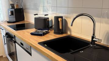 Kühlschrank, Ofen, Herdplatte, Geschirrspüler