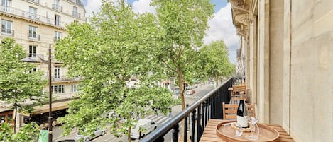 Apartment | Outdoor dining