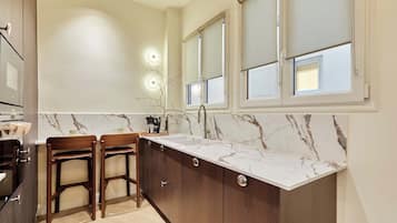 Apartment | Private kitchen | Fridge, microwave, oven, dishwasher