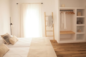 3 bedrooms, iron/ironing board, travel crib, free WiFi