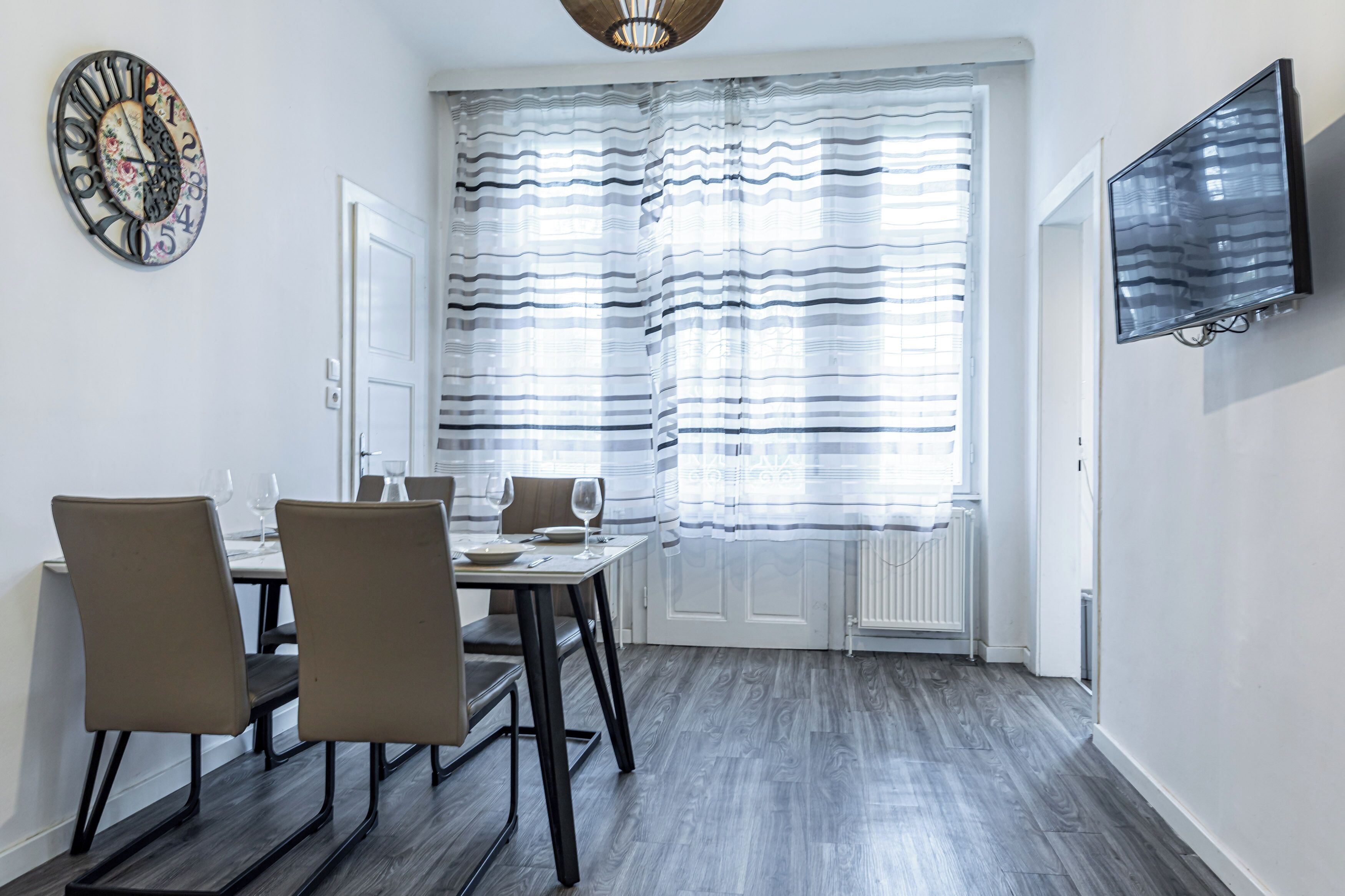 Comfort-Haus, 2 Schlafzimmer, Balkon, Stadtblick | Wohnbereich | 50-cm-Smart-TV mit Satellitenempfang