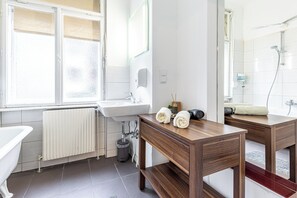 Casa Confort, 2 habitaciones, balcón, vistas a la ciudad | Baño