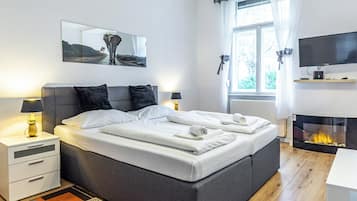 Comfort House, 2 Bedrooms, Balcony, City View | Hypo-allergenic bedding, free WiFi, bed sheets