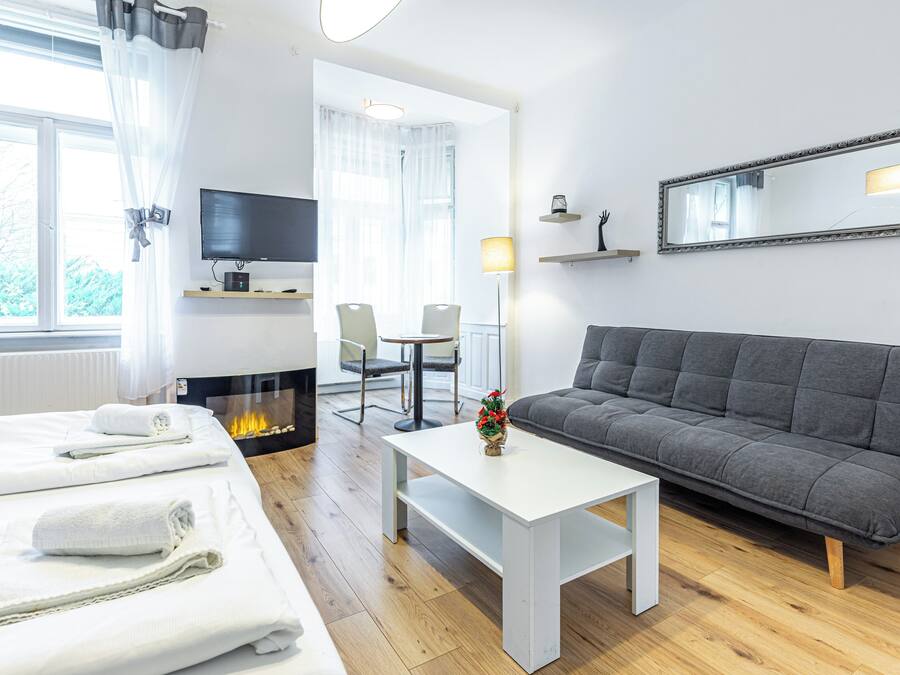 Comfort House, 2 Bedrooms, Balcony, City View | Hypo-allergenic bedding, free WiFi, bed sheets