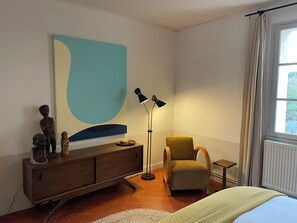 Superior Suite, Garden View | Peralatan tempat tidur premium, busa memori, seterika/papan seterika