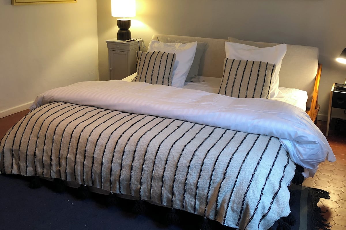 Chambre Double Deluxe | Literie de qualité supérieure, matelas mémoire de forme