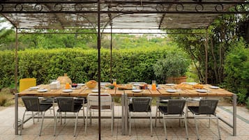 Free daily local cuisine breakfast