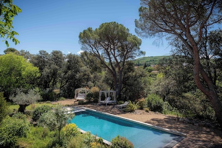 Seasonal outdoor pool, pool umbrellas, sun loungers. Villa Bam Bam