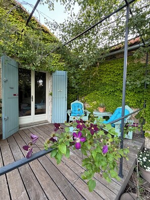 Premium-Doppelzimmer, Blick auf den Innenhof | Terrasse/Patio