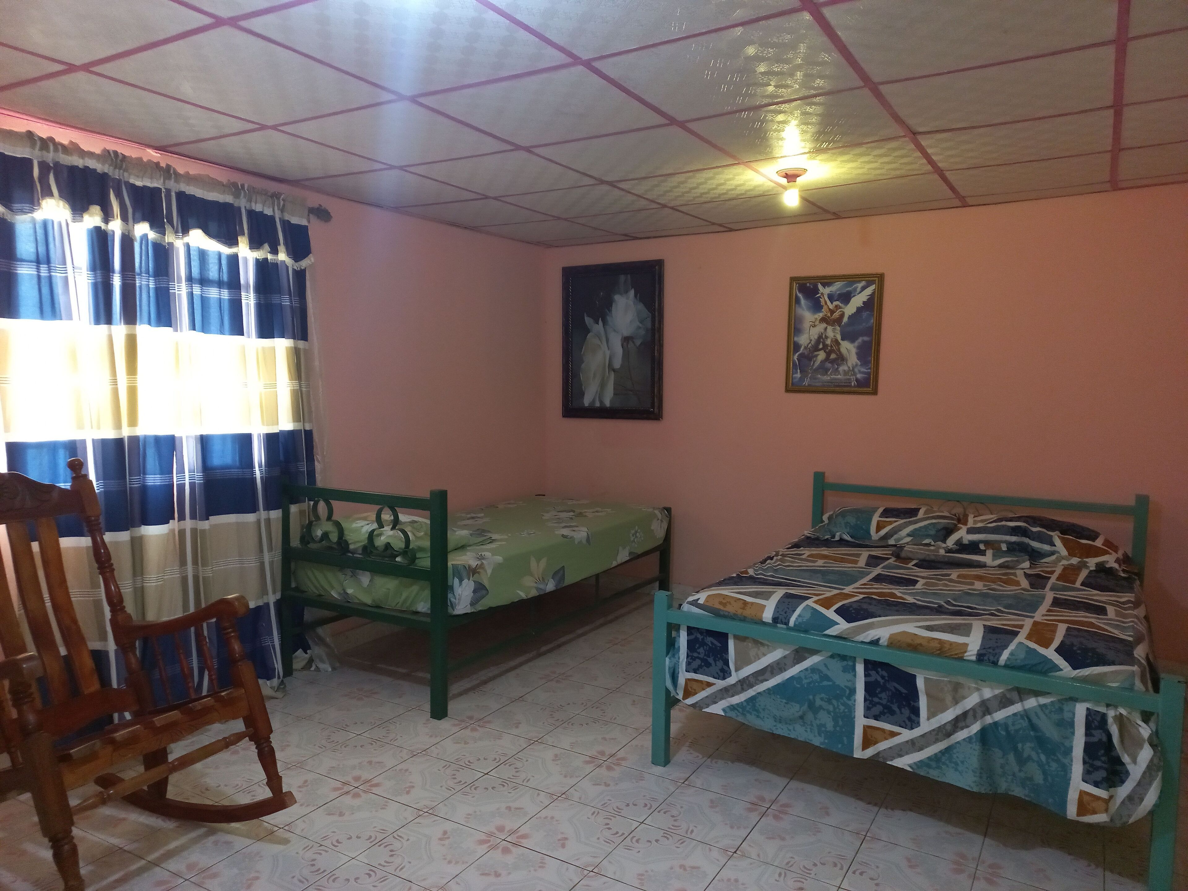 1 quarto, ferros/tábuas de passar roupa, acesso à internet