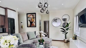 Unclassified image, 5 of 22, button - Apt 2 Bed in Stunning Golf Estate (Roodepoort)