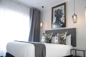 2 bedrooms, iron/ironing board, internet