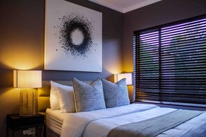 2 室のベッ��ドルーム、アイロン / アイロン台、WiFi、ベッドシーツ