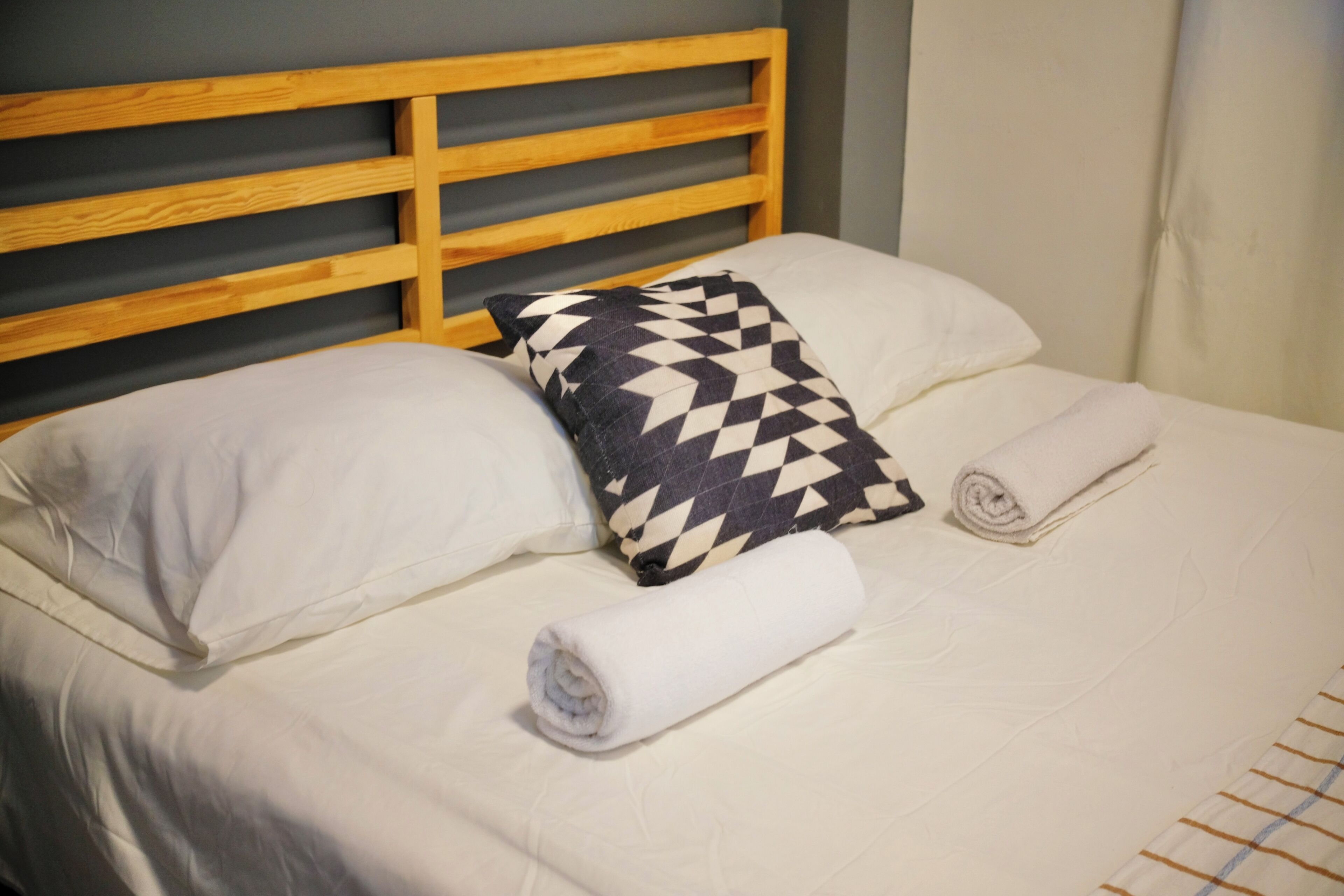 2 bedrooms, iron/ironing board, Internet, bed sheets