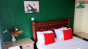 1 bedroom, iron/ironing board, WiFi, bed sheets - Cozy Studio in Mlolongo with City & Lake Views (Mlolongo)