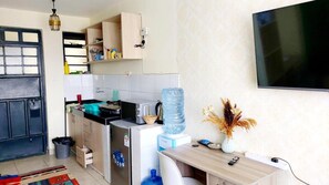 Fridge, microwave, stovetop, cookware/dishes/utensils