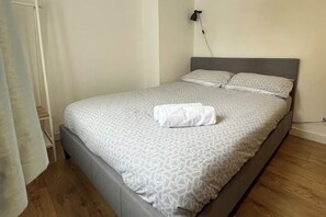 WiFi, bed sheets - Hawthorn Guesthouse Studio 3 (Cottenham)