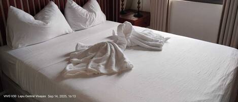 1 bedroom, desk, free WiFi, bed sheets