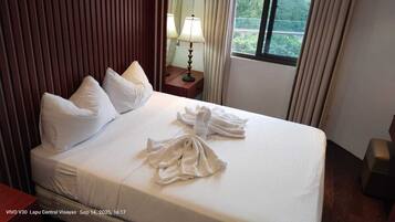 1 bedroom, desk, free WiFi, bed sheets