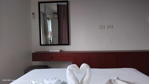 1 bedroom, desk, free WiFi, bed sheets