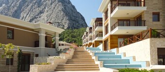 Mountain 4-bedroom villa in superb Antalya