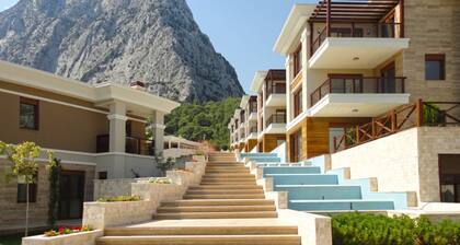 Mountain 4-bedroom villa in superb Antalya