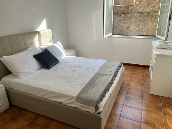 Down duvets, iron/ironing board, free WiFi, bed sheets