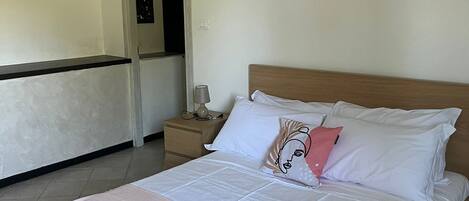 Couette en duvet, fer et planche Ă repasser, accĂšs au Wi-Fi (inclus)