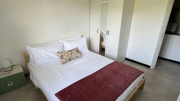 Down duvets, iron/ironing board, free WiFi, bed sheets