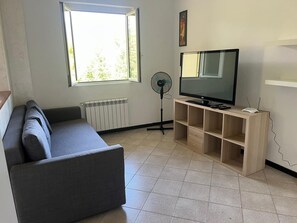 32-inch flat-screen TV with digital channels