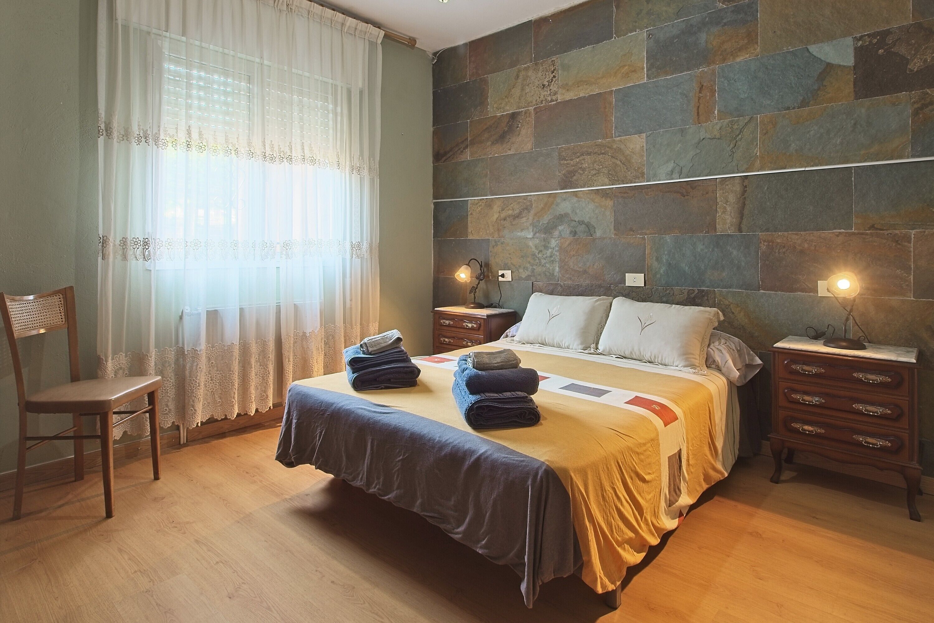 3 dormitorios, tabla de planchar con plancha, wifi y ropa de cama