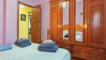 3 dormitorios, tabla de planchar con plancha, wifi y ropa de cama