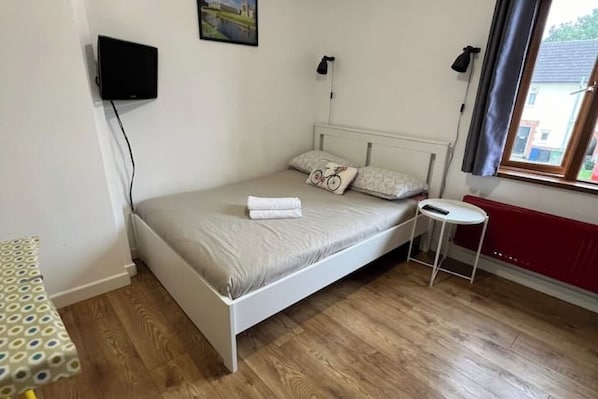 Ferros/tábuas de passar roupa, Wi-Fi, roupa de cama