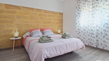3 dormitorios, tabla de planchar con plancha, wifi y ropa de cama