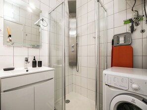 Shower, hair dryer, bidet, towels - Kojima Brown Apartment, Praia da Rocha, Portimão (Portimão)