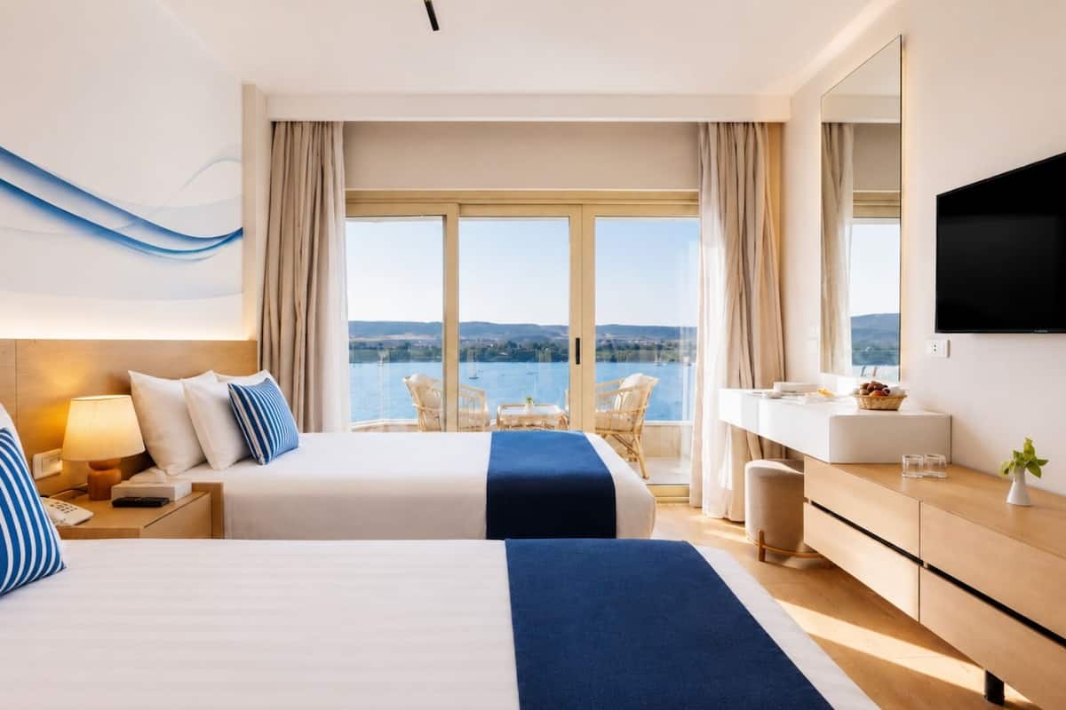 Double or Twin Room, River View With Terrace | WiFi (free)