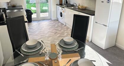 New Gillingham Gem - Garden, Free Parking(Electric Car Charger) and WiFi