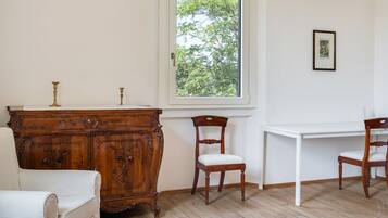 1 bedroom, bed sheets