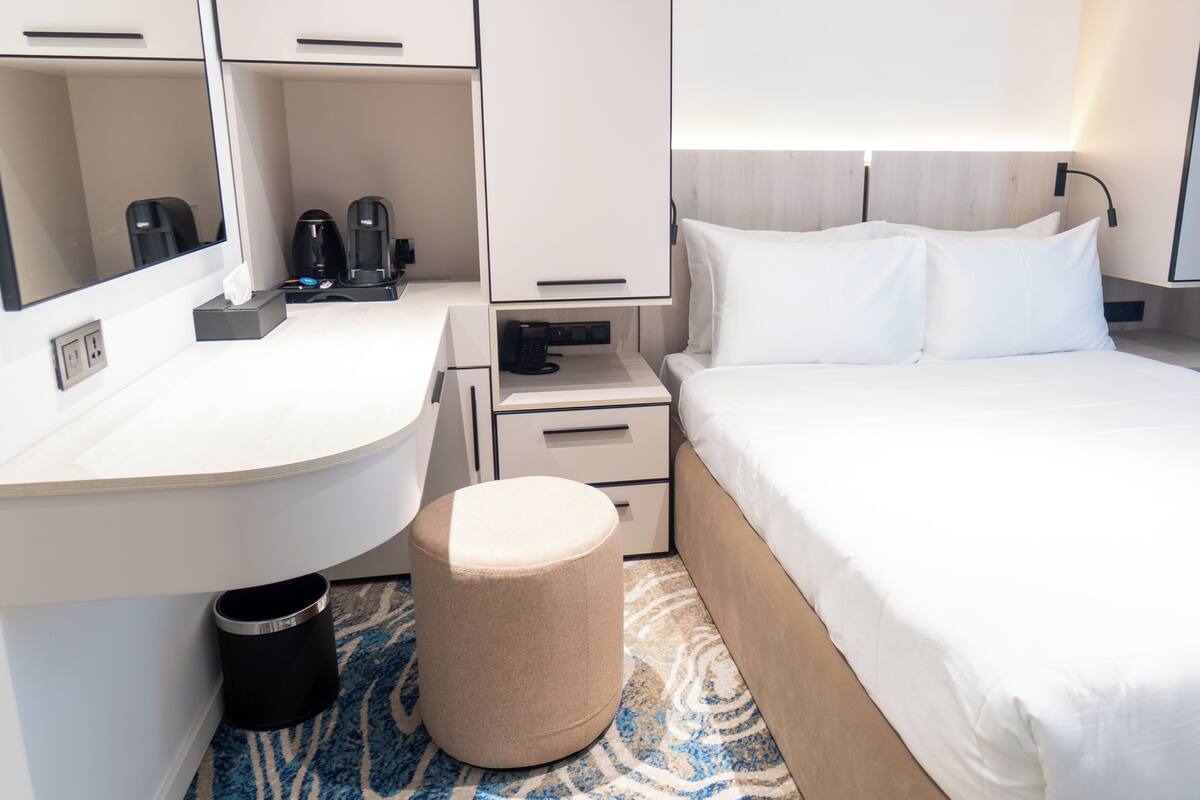 Standard Double Room Single Use | In-room safe, desk, laptop workspace, soundproofing