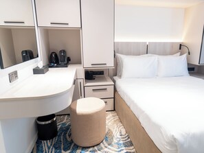 Caja de seguridad en la habitación y escritorio 