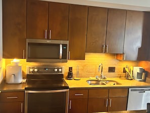 Micro-ondas, fogão, cooktop, lava-louças