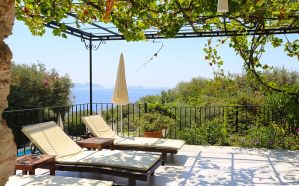 Villa, Balkon, Meerblick | Terrasse/Patio