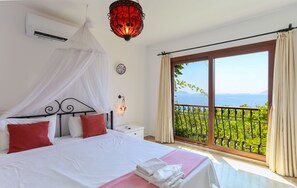 Villa, balcon, vue mer | Fer et planche à repasser, Wi-Fi gratuit