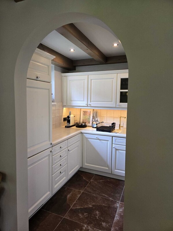 Fridge, stovetop, dishwasher, coffee/tea maker