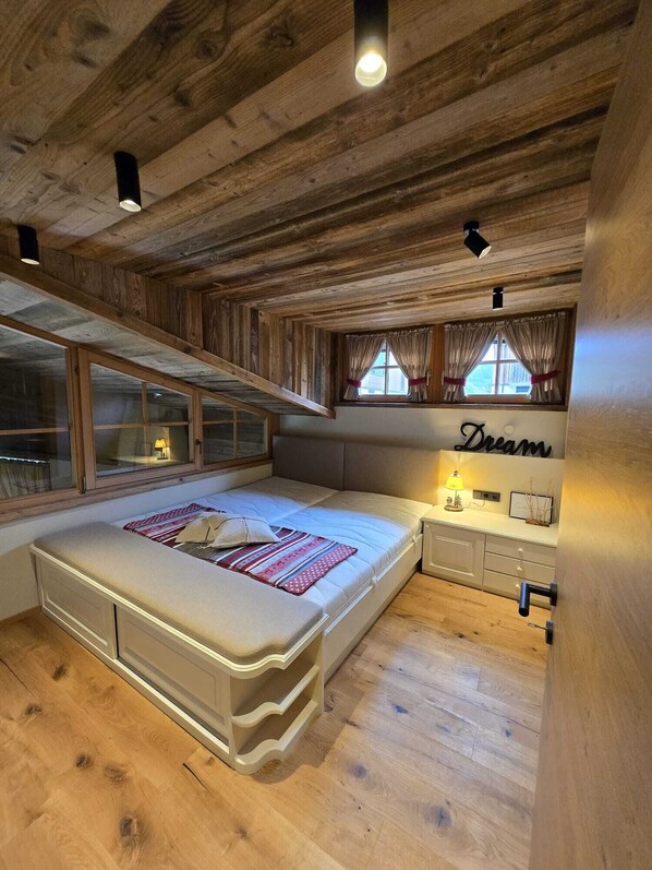 2 Schlafzimmer, BĂŒgeleisen/BĂŒgelbrett, kostenloses WLAN, BettwĂ€sche