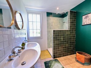Shower, toilet paper